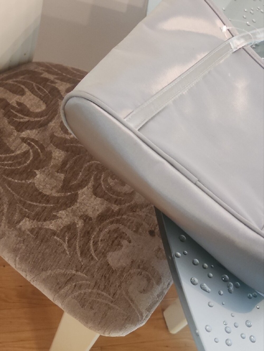St. John Silver Metallic Tote - Picture 5 of 7